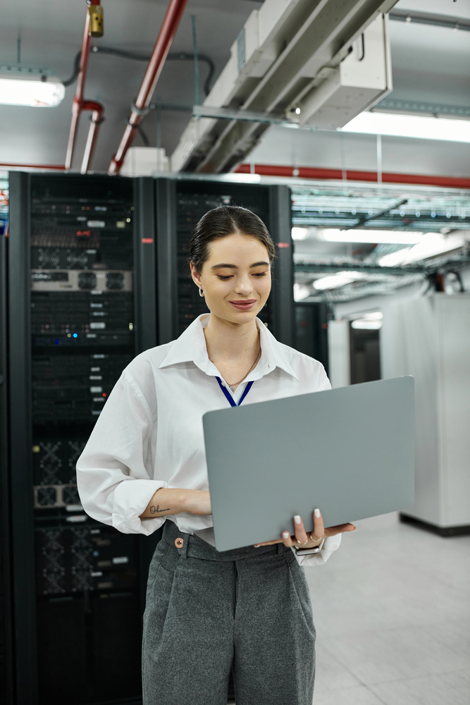Business Cloud Solutions in Singapore 3 IT expert monitoring cloud solutions for businesses in Singapore.